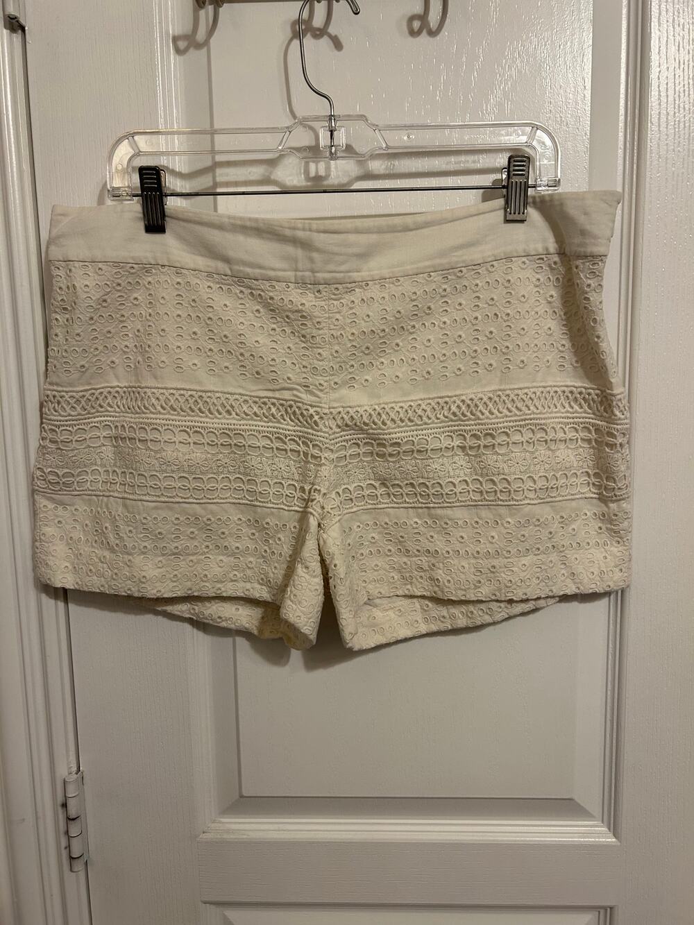 Loft Size 10 Cream Lave Overlay Shorts